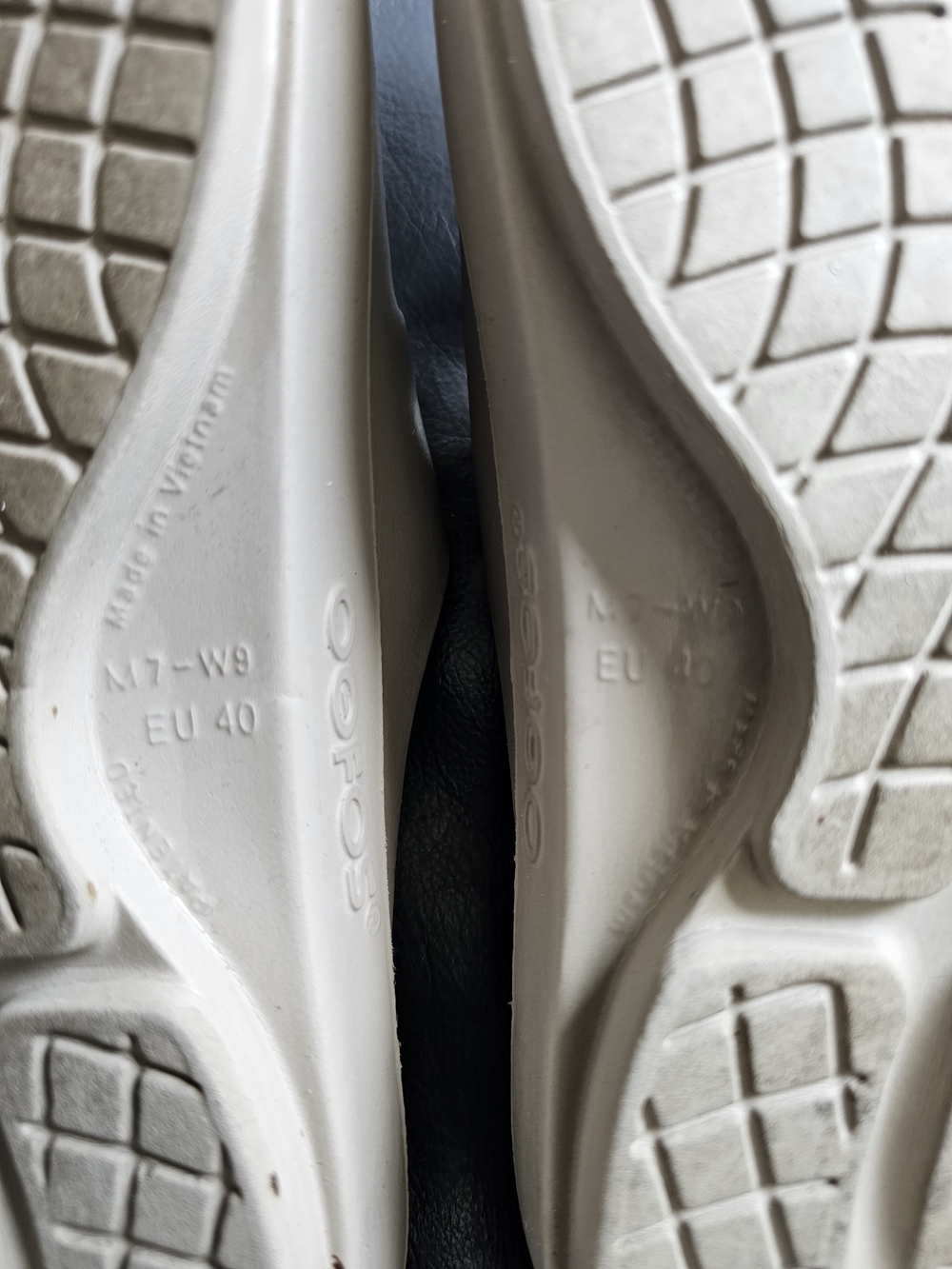 OOFOS Men’s Beige Recovery Slide - Lightweight Comfort - Picture 5 of 5